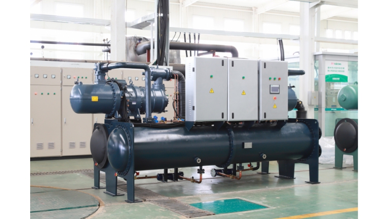 وحدة شيلر تبريد مياه مع ضاغط لولبي (Screw) ذو أداء عالٍ ونظام تكثيف مائي ممتاز