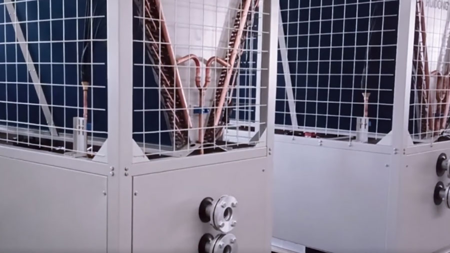 تشيلر تبريد هوائي (مبرد بالهواء) مع ضاغط حلزوني (سكرول) ومضخة حرارية (بقدرة 60 كيلو وات)