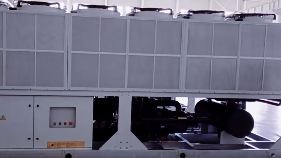 شيلر (مبرد المياه (شيلر) بضاغط لولبي بتبريد الهواء - فئة ممتازة وذات كفاءة عالية