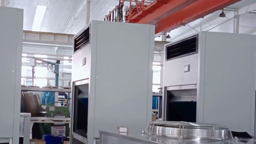 تشيلر (مبرد المياه) بضاغط لولبي بتبريد الهواء - فئة ممتازة وذات كفاءة عالية